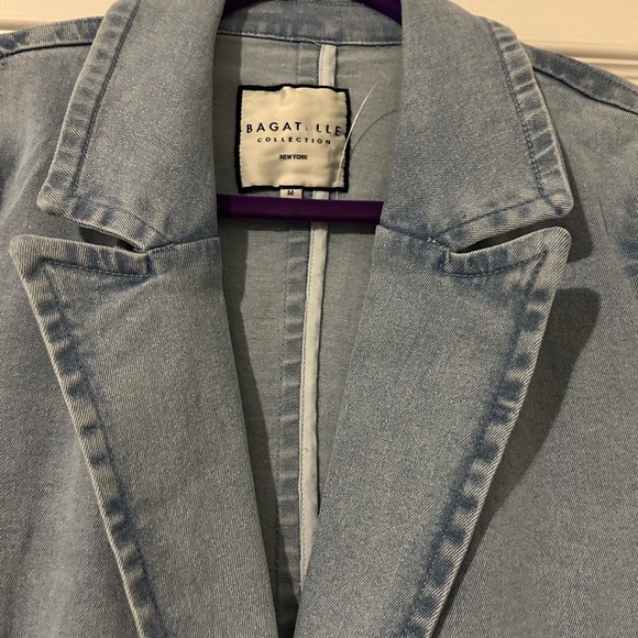 Bagatelle Blue Blazer with Notched Lapels and Tailored Fit - Picture 3 of 7